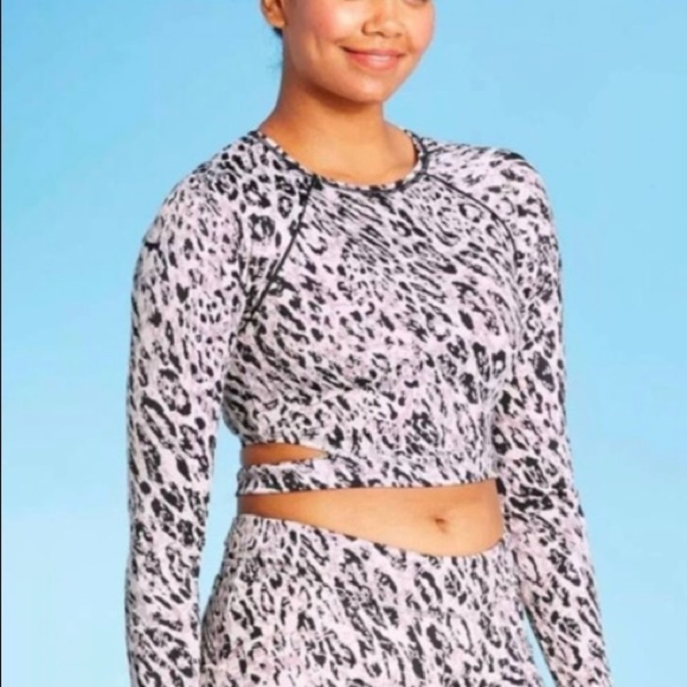All in Motion /NWT/Long Sleeve Crewneck Tie Back Cropped Rash Guard Swim Top/ L